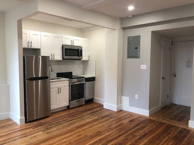 1st image of 11 Waverly Pl APT 9D