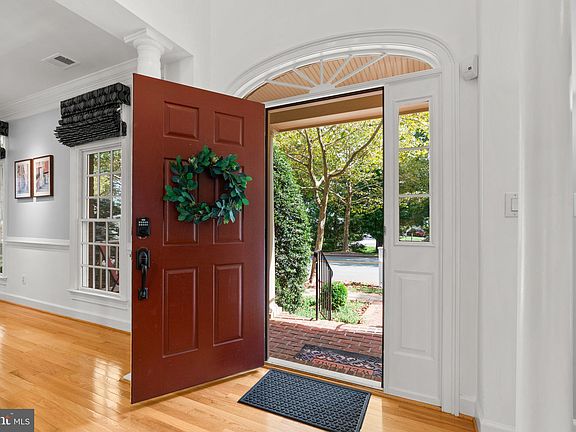 3rd image of 313 Oak Knoll Dr