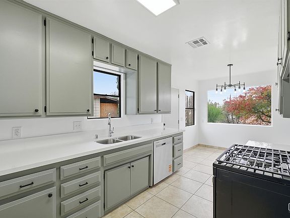 2nd image of 2505 Elton Ave