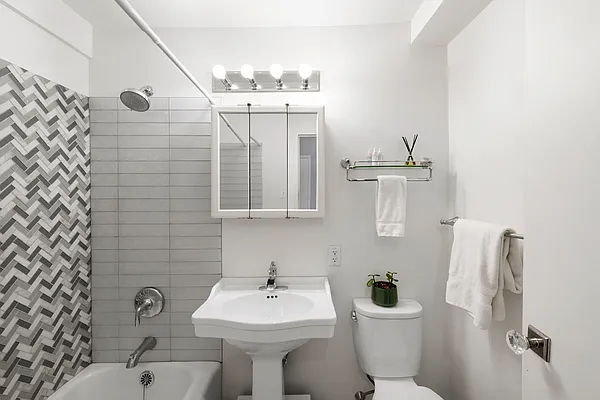 Rented by Compass | media 9