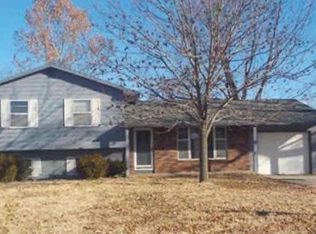 711 Fairway Ln, Fort Scott, KS 66701