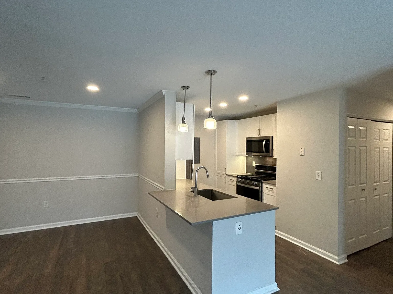 3 bed, 2.0 bath, 1439 sqft, $6,734 — Photo 2