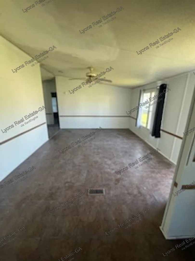 3 bed, 2.0 bath, $900 — Photo 3