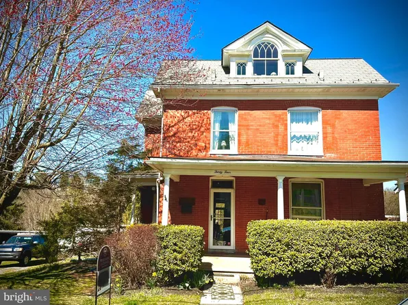 34 Glen Ave, Glen Rock, PA 17327