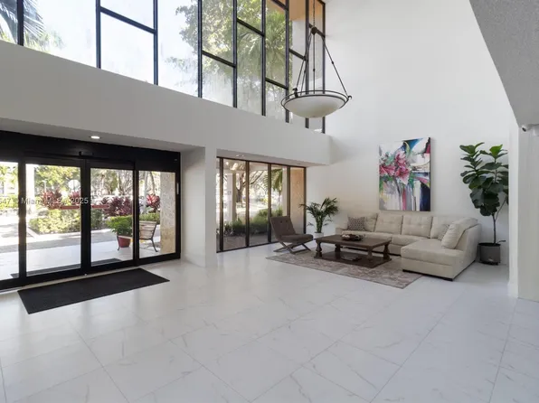 16200 Golf Club Rd, Fort Lauderdale, FL 33326