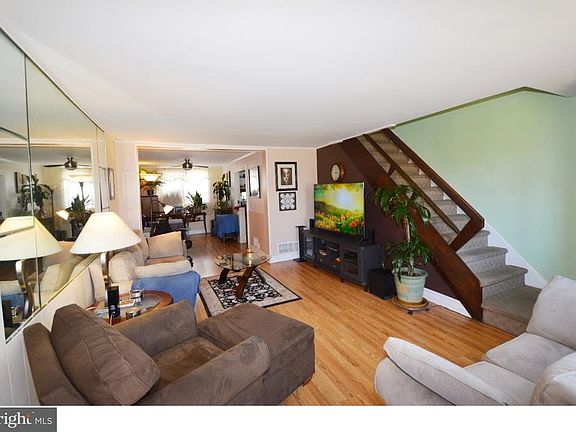 3rd image of 2202 Ardmore Ave