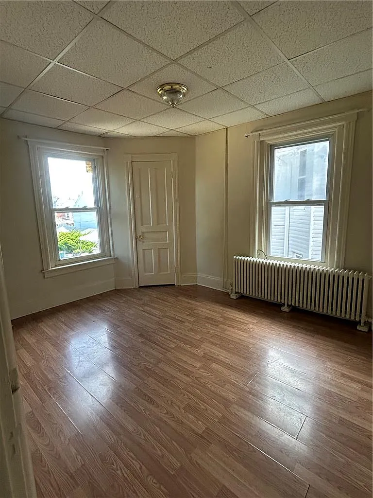 4 bed, 1.0 bath, 1000 sqft, $1,850 — Photo 4