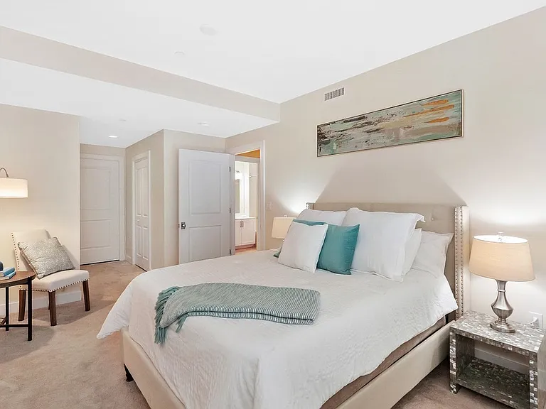 321 Hammond Pond Pkwy #106 — Photo 30