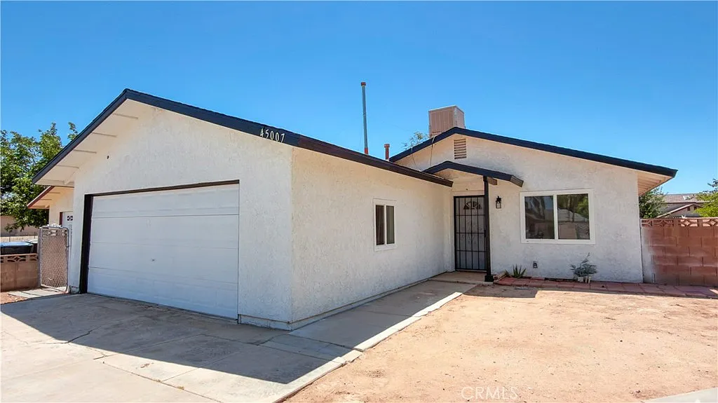 4 bed, 1023 sqft, $4,600 — Photo 4