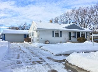 2725 Oakwood Ct, Appleton, WI 54911