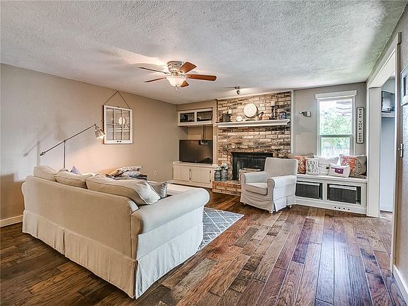 4th image of 967 Mulbury Mansion