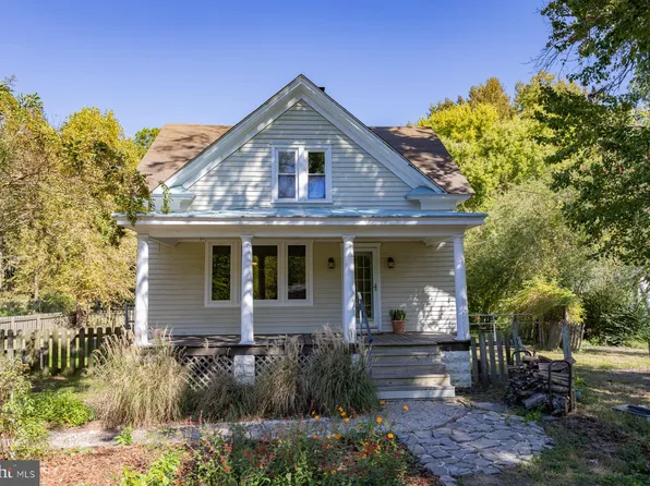 689 Ocran Rd, White Stone, VA 22578