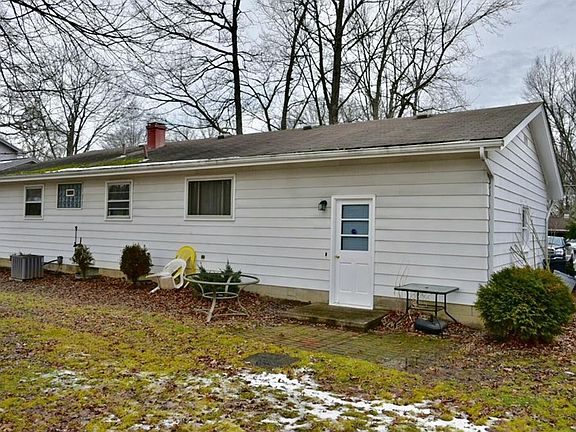 2nd image of 3869 Bryant Dr