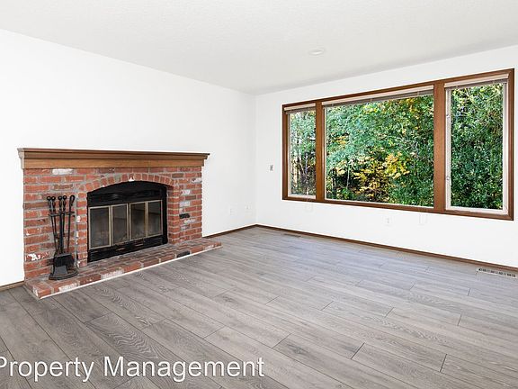 3rd image of 10504 184th Ave NE