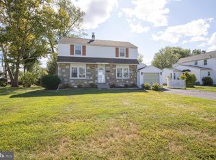 1130 Victoria Rd, Warminster, PA 18974