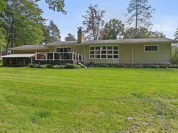 3rd image of 10585 Pine Grove Dr