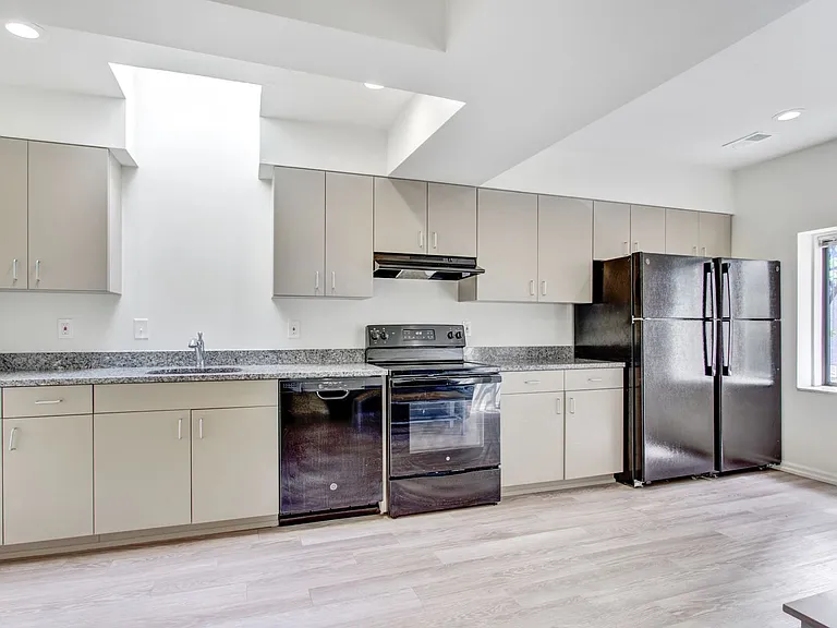 1305 S University Ave — Photo 3