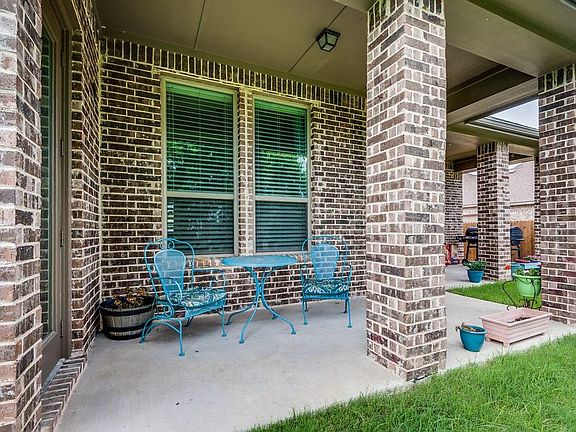 3rd image of 118 Water Garden Dr