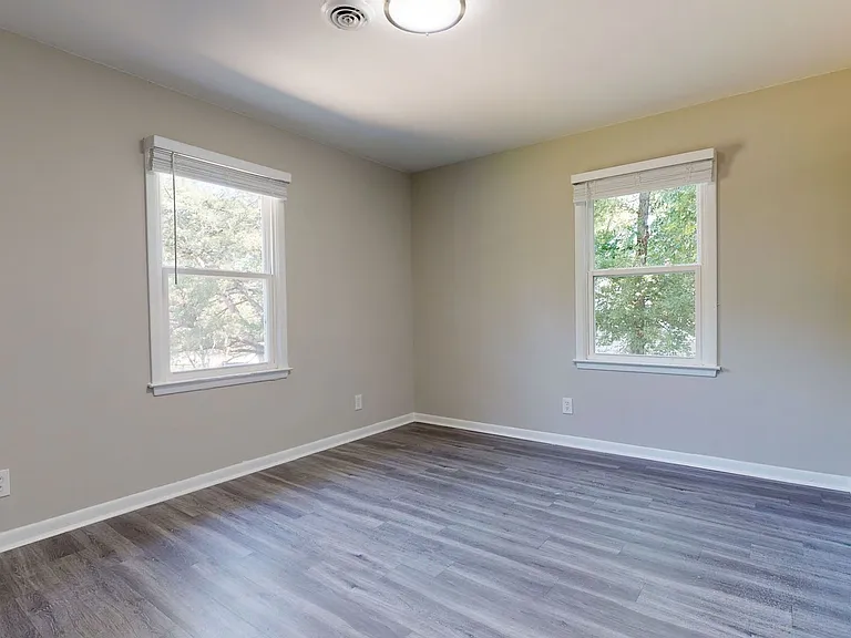 1806 Midwood Dr — Photo 9