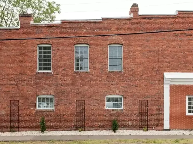 1134 Catherine St — Photo 31