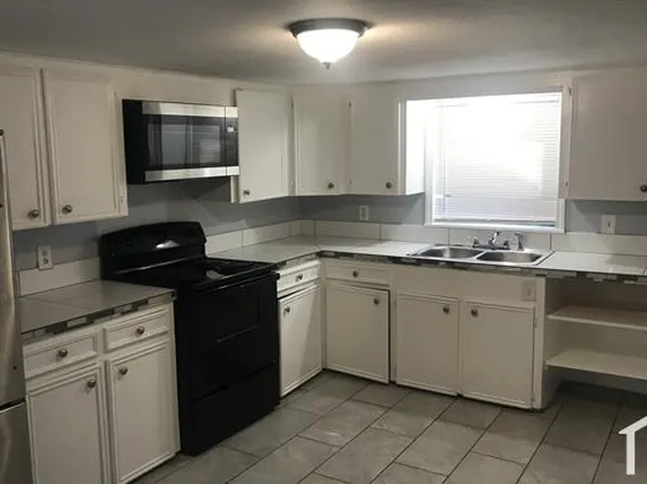 1410 18th St APT 3, Galveston, TX 77550