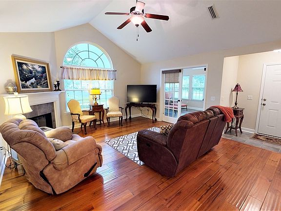 3rd image of 319-2 Hidden Creek Cir
