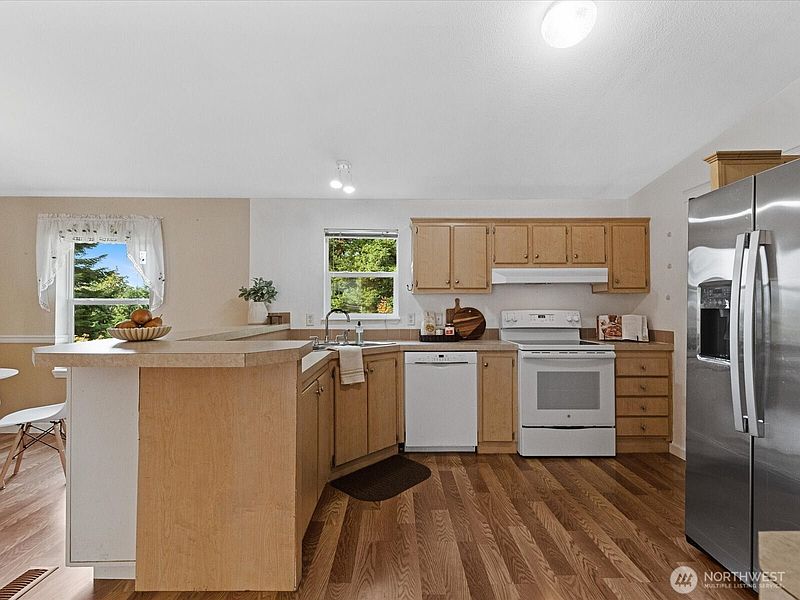 2nd image of 12608 NE Hollyhills Drive