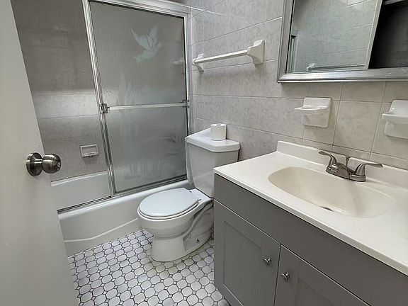 2nd image of 150 28th Ave Floor 3