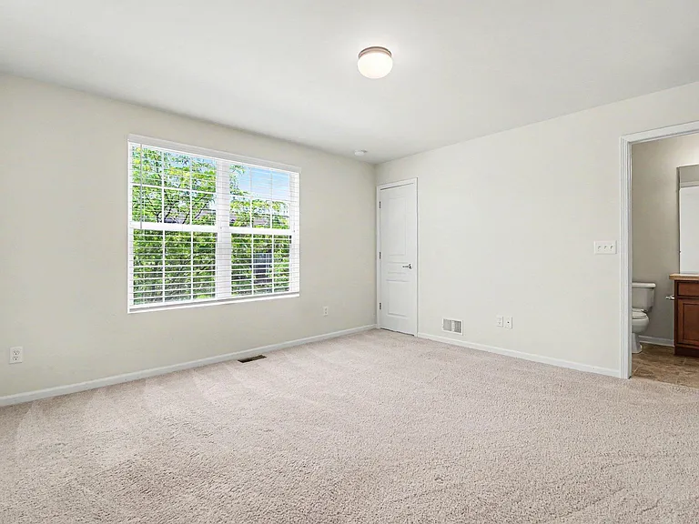 27902 Hopkins Dr — Photo 10