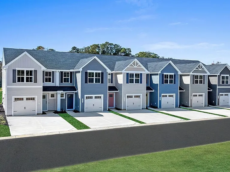 2040 Lewis Creek Cir NE — Photo 1