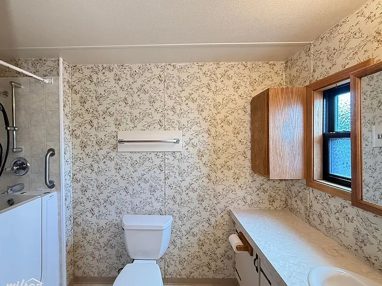 809 W Washington Ave — Photo 17