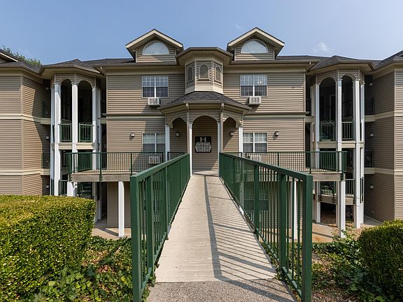 4th image of 813 Holiday Ridge #7 BLDG H