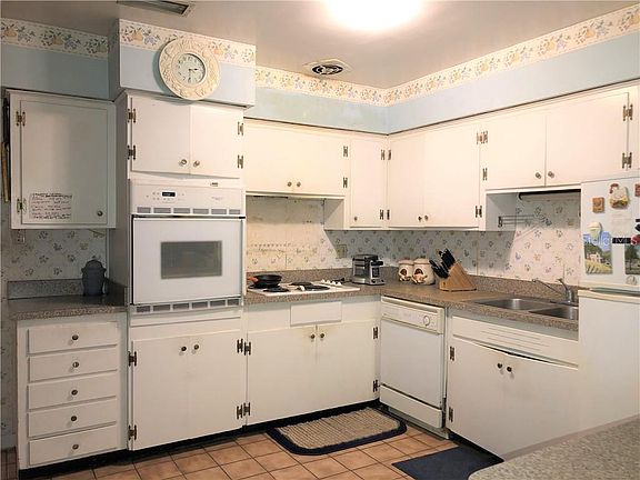 4th image of 8608 Grandview Dr