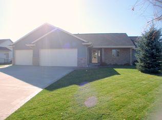 N1799 Swanee Cir, Greenville, WI 54942