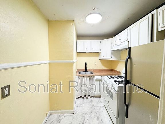 5th image of 619 Saint Philip St APT 5