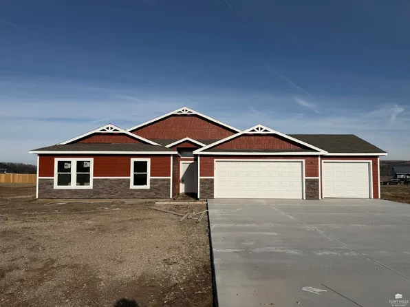 113 Cedar Cir, Alma, KS 66401
