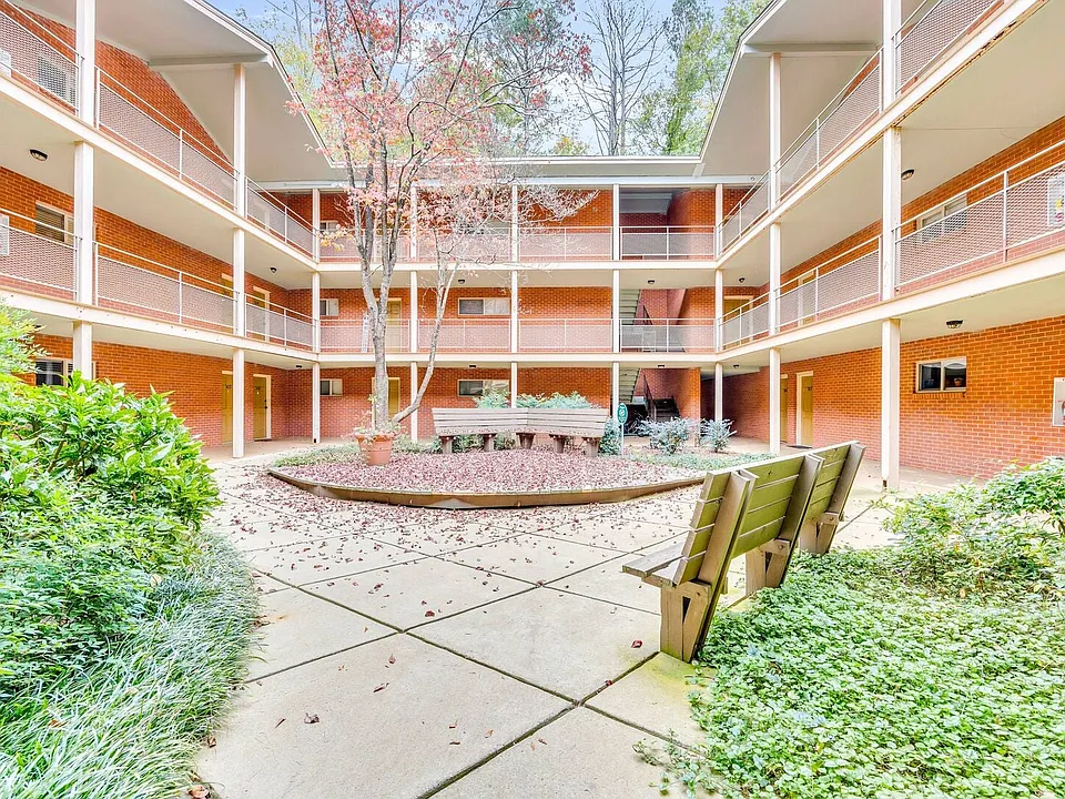 250 Little St