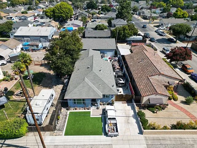 1061 San Benito St photo 1