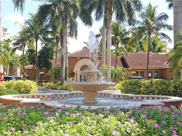1160 Reserve Way APT 305, Naples, FL 34105