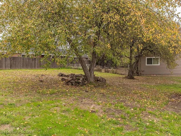 8020 SW Thorn St — Photo 9
