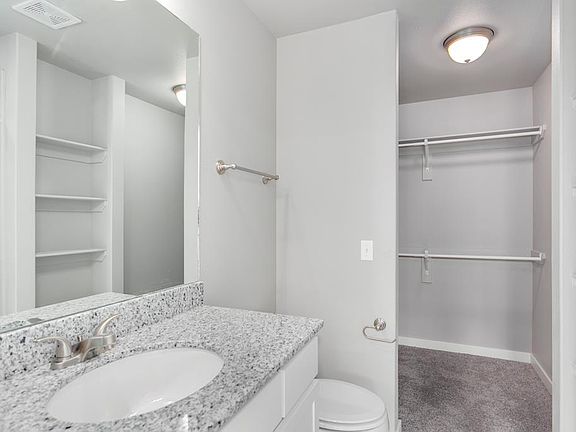 4th image of 2831 W Auburn Dr