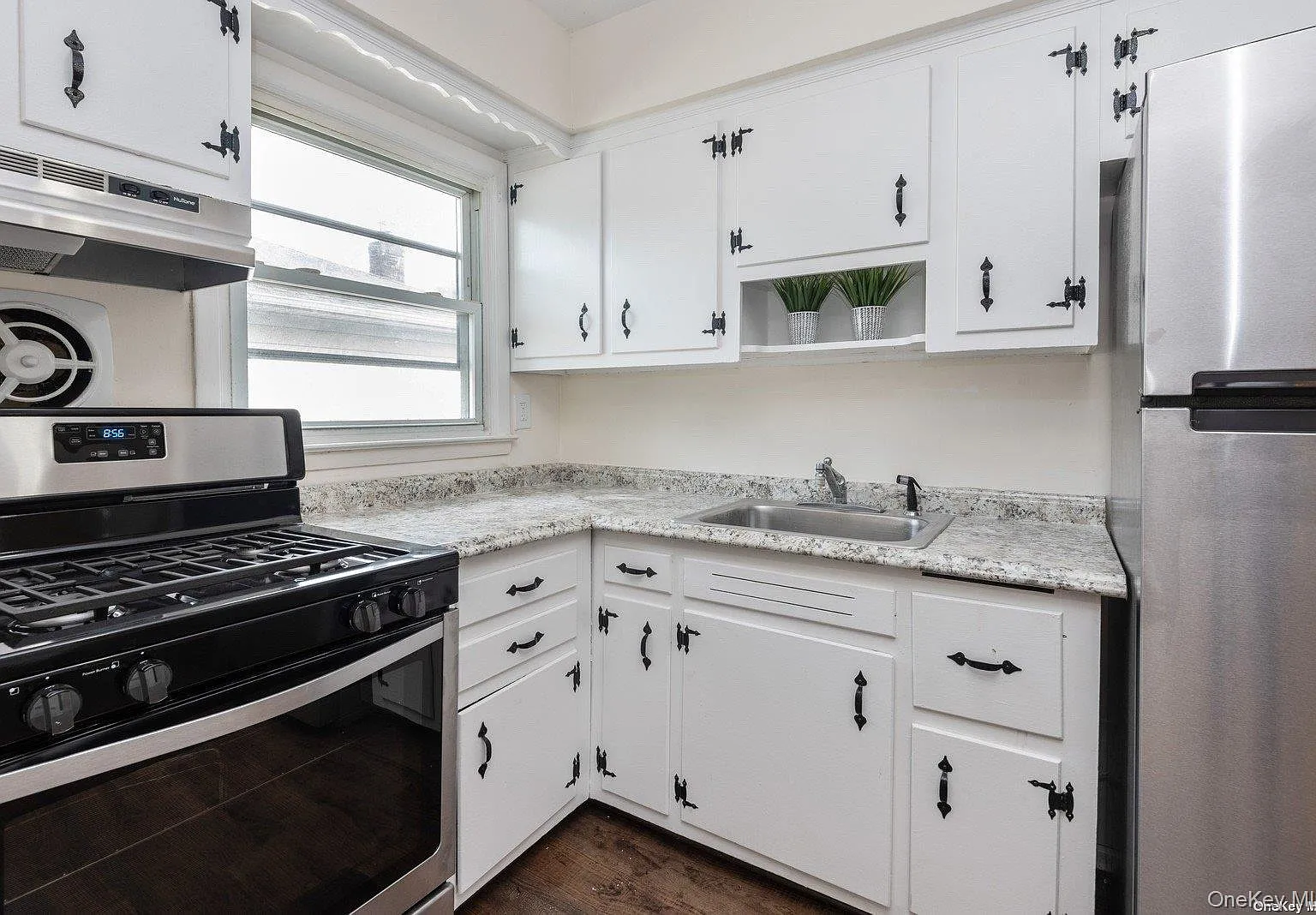 2 bed, 1.0 bath, 900 sqft, $2,900 — Photo 2