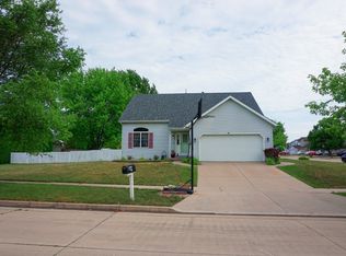 1 Tatiana Ct, Bloomington, IL