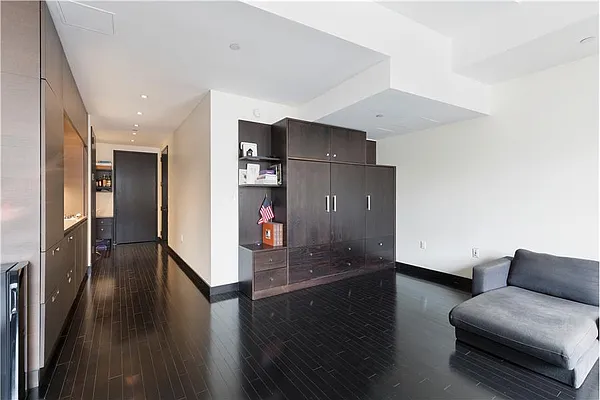 Rented by Compass | media 22