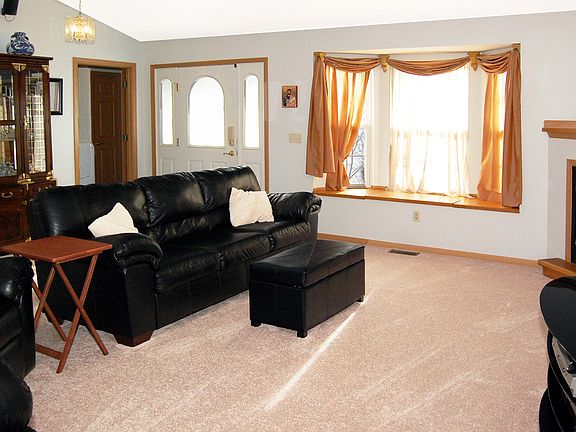 Great room- New Carpeting