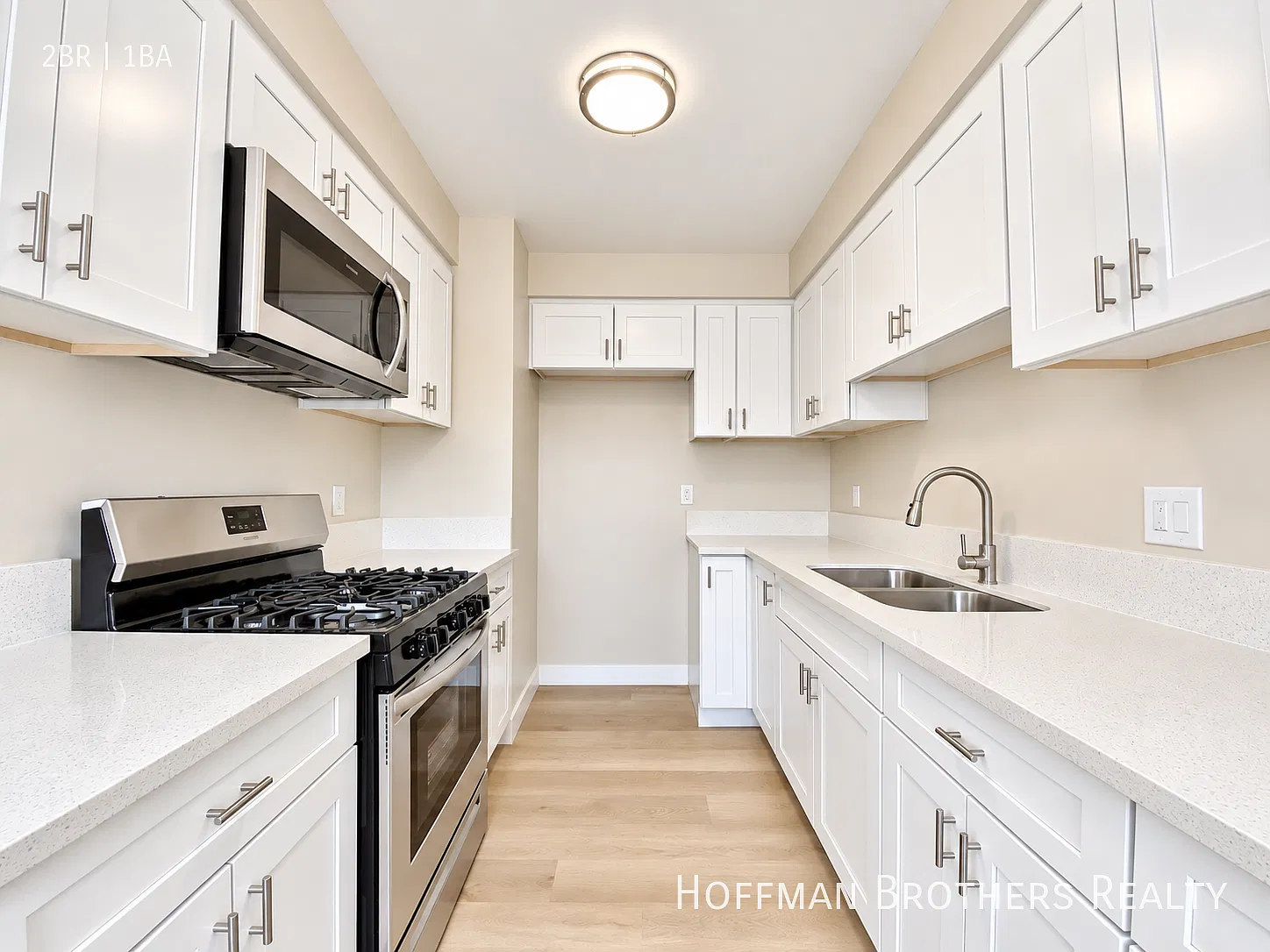 Condo-Quality Hawthorne 2-Bedroom with Parking, On-Site Laundry & Full Kitchen Setup — Photo 2