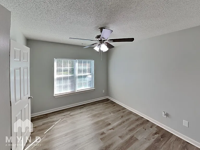5419 Howard St — Photo 10