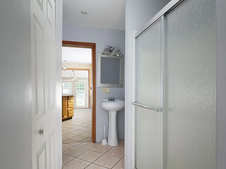 427 Flower Ave E — Photo 14