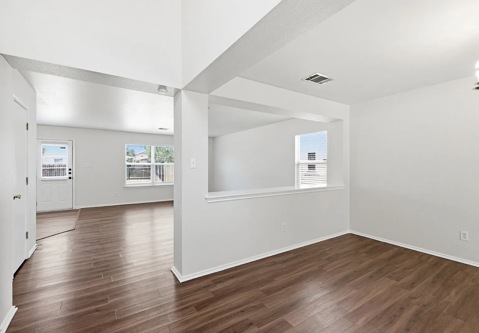 4 bed, 2.5 bath, 2066 sqft, $1,945 — Photo 4