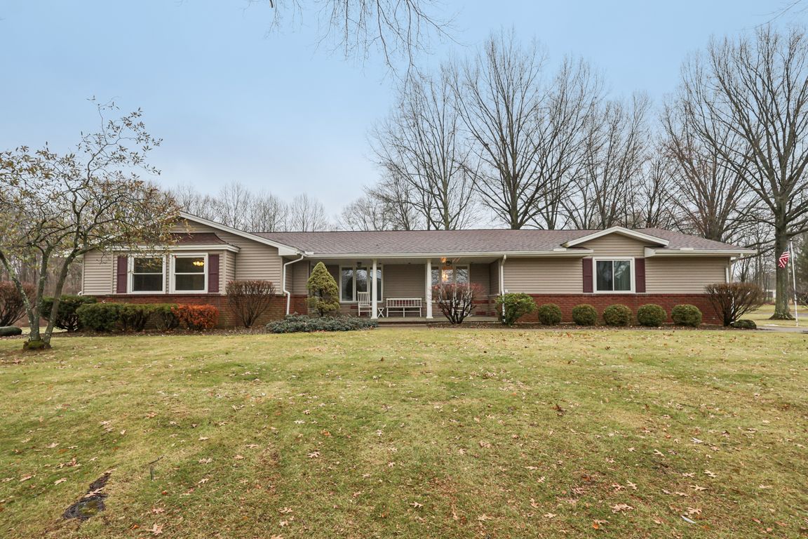 Red Maple Ln-S2412-001.jpg